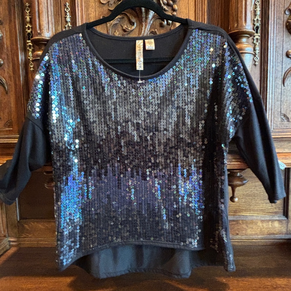 NWT- SUMMER WEIGHT SEQUIN TOP - Picture 7 of 7
